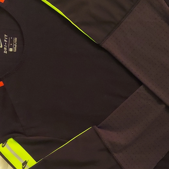 Nike "NSW" Dri-Fit, Men's, Med, L/S, Tee - Picture 5 of 5